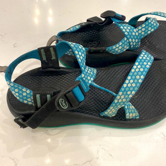 Women’s Chacos size 6 - Picture 2 of 3